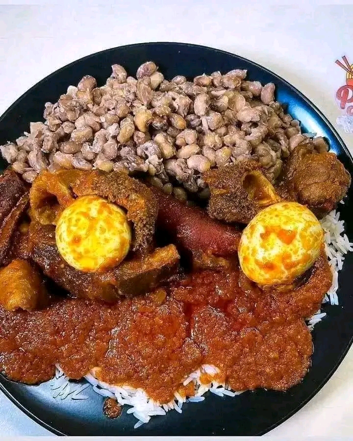 white rice and beef with tomato sauce